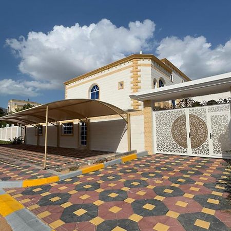 International Abu-Dhabi Hostel Villa Абу-Дабі Екстер'єр фото