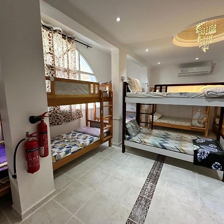 International Abu-Dhabi Hostel Villa Абу-Дабі Екстер'єр фото