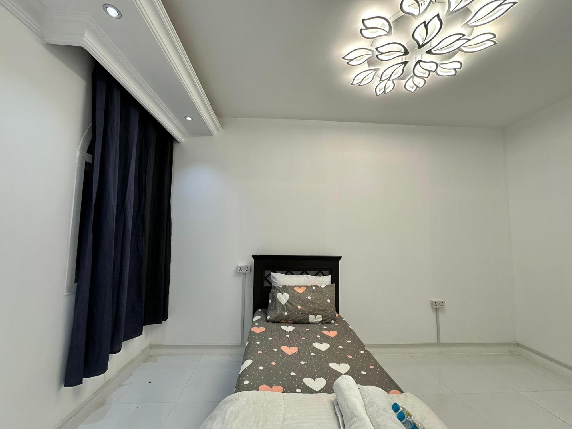 International Abu-Dhabi Hostel Villa Абу-Дабі Екстер'єр фото
